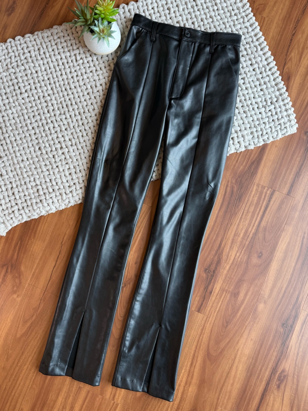 Abercrombie & Fitch | Skinny Ultra High-Rise Vegan Leather  Pants | Black | 26
